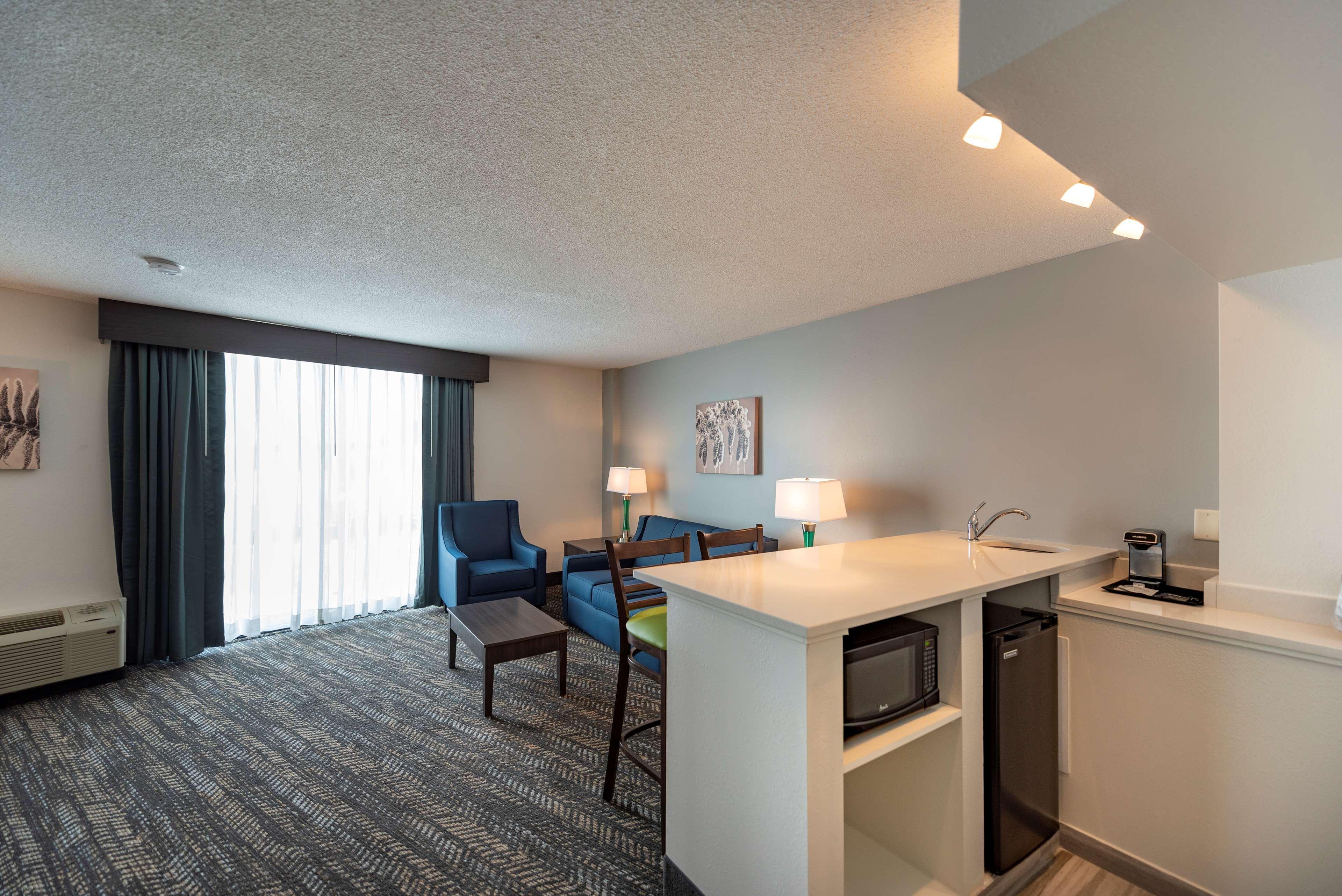 Best Western Plus Wausau Tower Inn Exterior photo