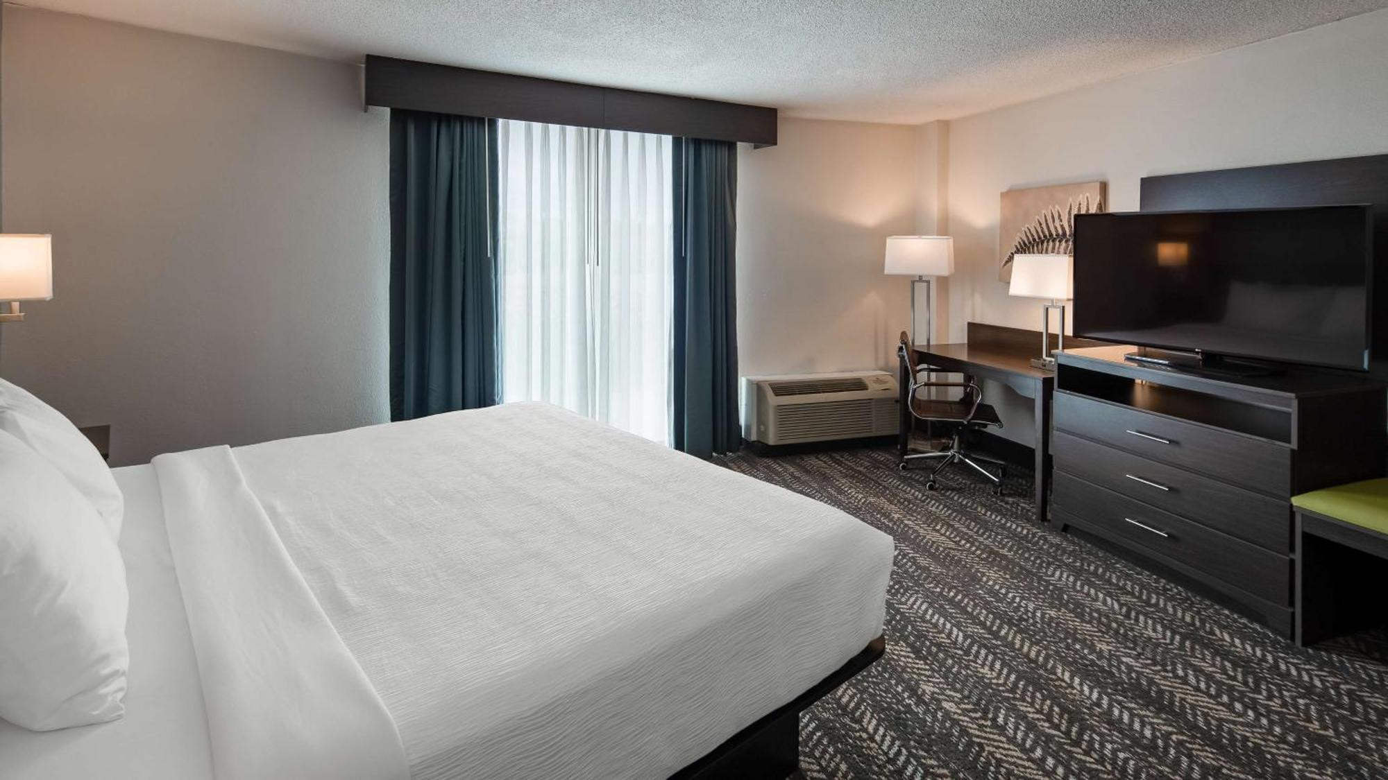 Best Western Plus Wausau Tower Inn Exterior photo